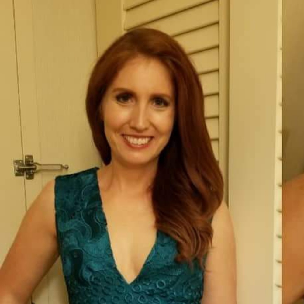Meet your Posher, Larissa